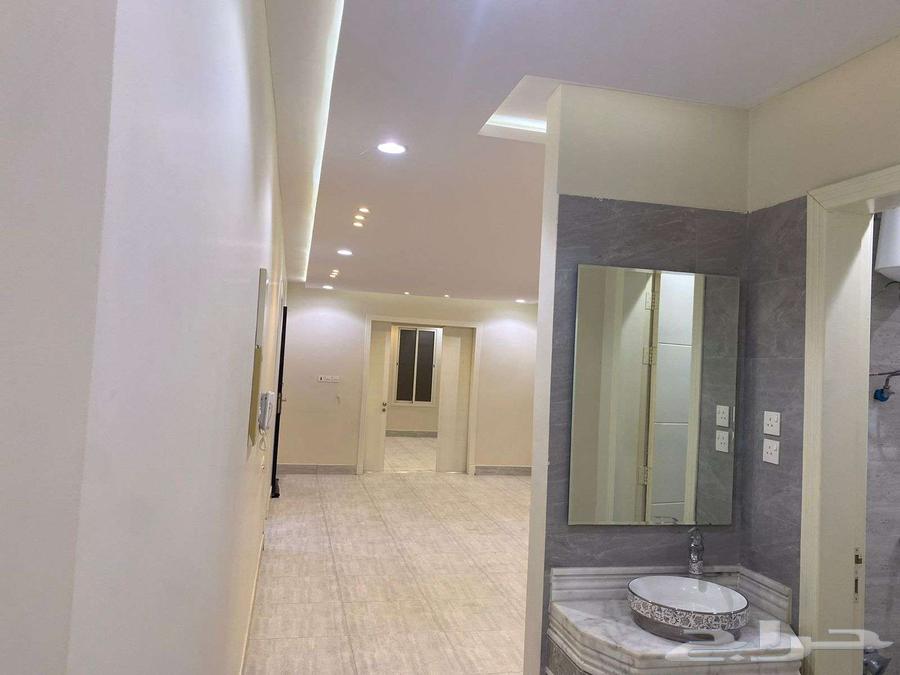 فيلا 8 غرف في عكاظ 12