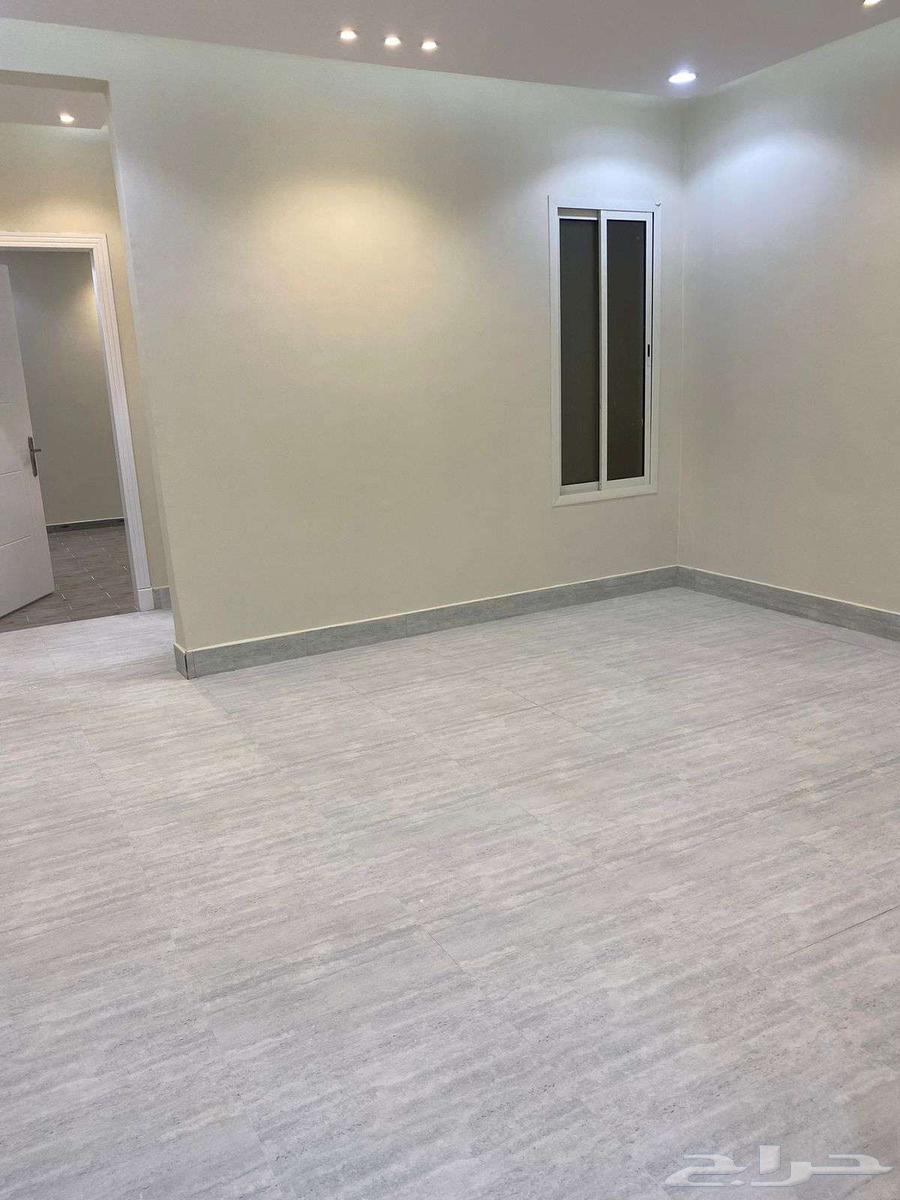 فيلا 8 غرف في عكاظ 14