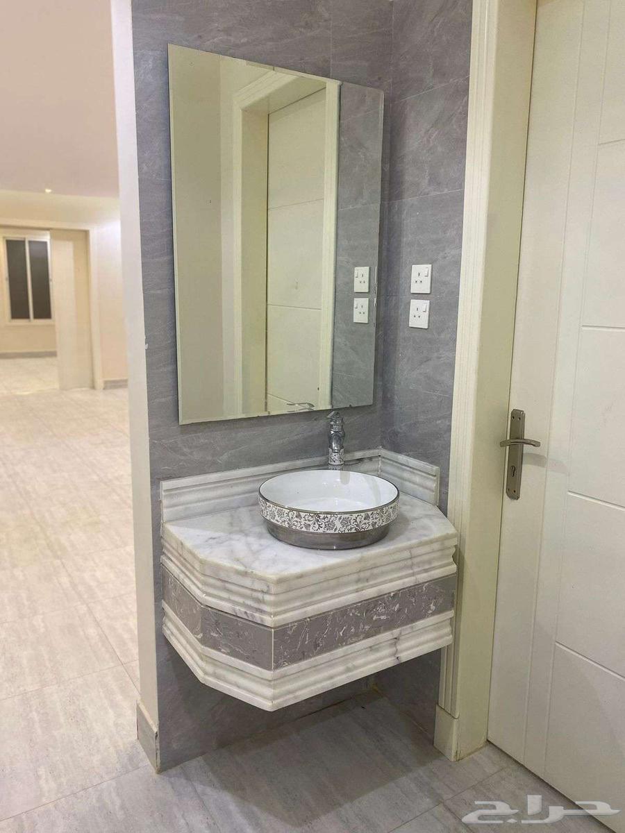 فيلا 8 غرف في عكاظ 15