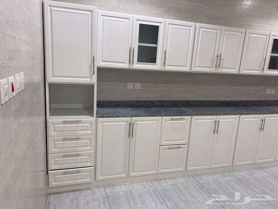 فيلا 8 غرف في عكاظ 22