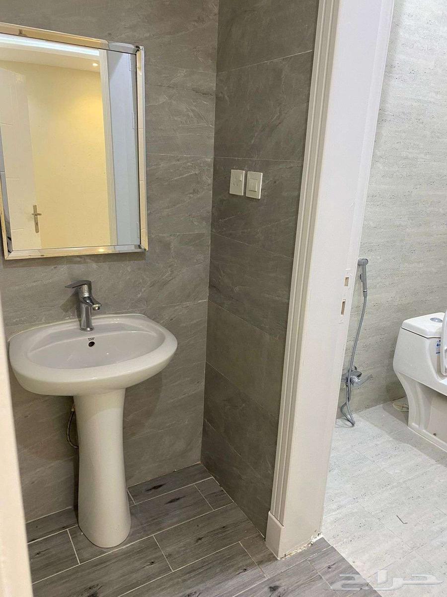 فيلا 8 غرف في عكاظ 25