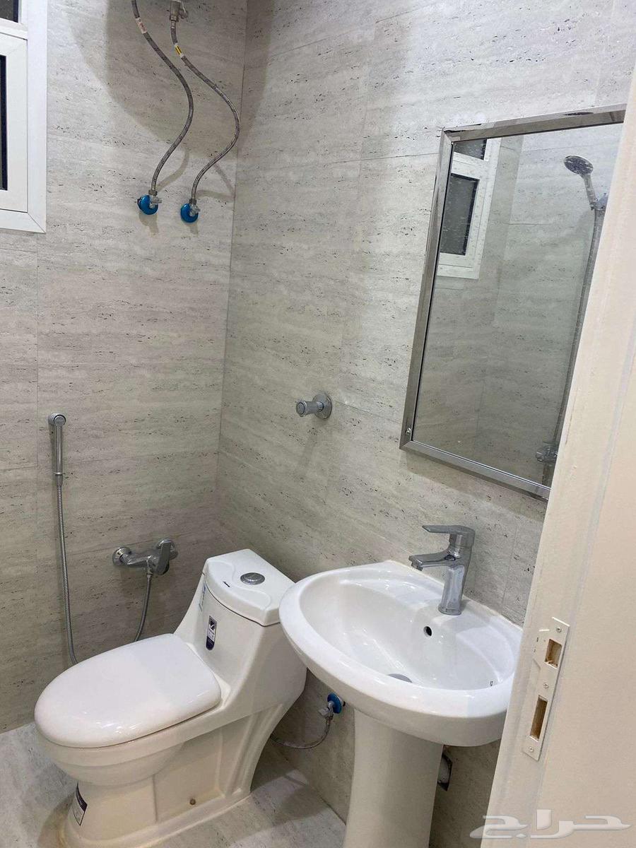 فيلا 8 غرف في عكاظ 27