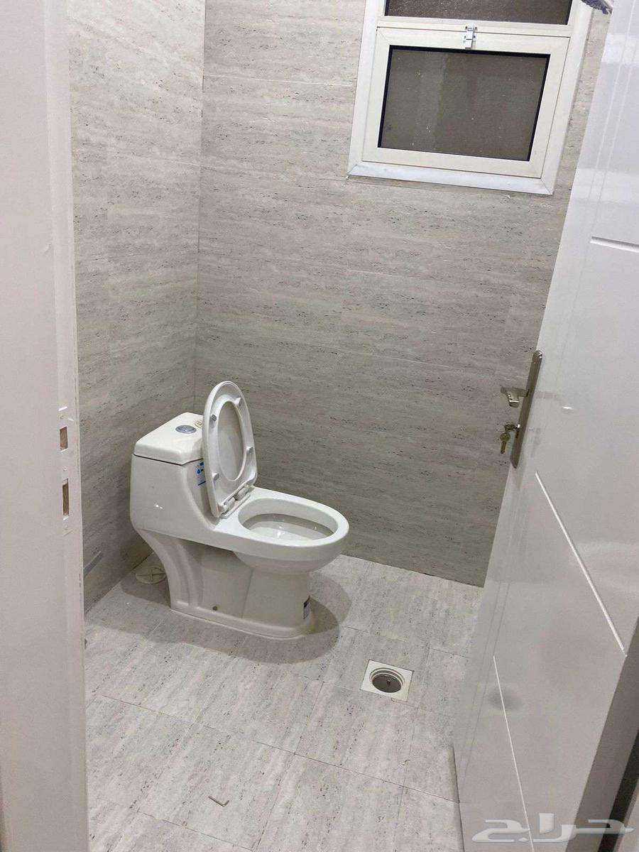 فيلا 8 غرف في عكاظ 30