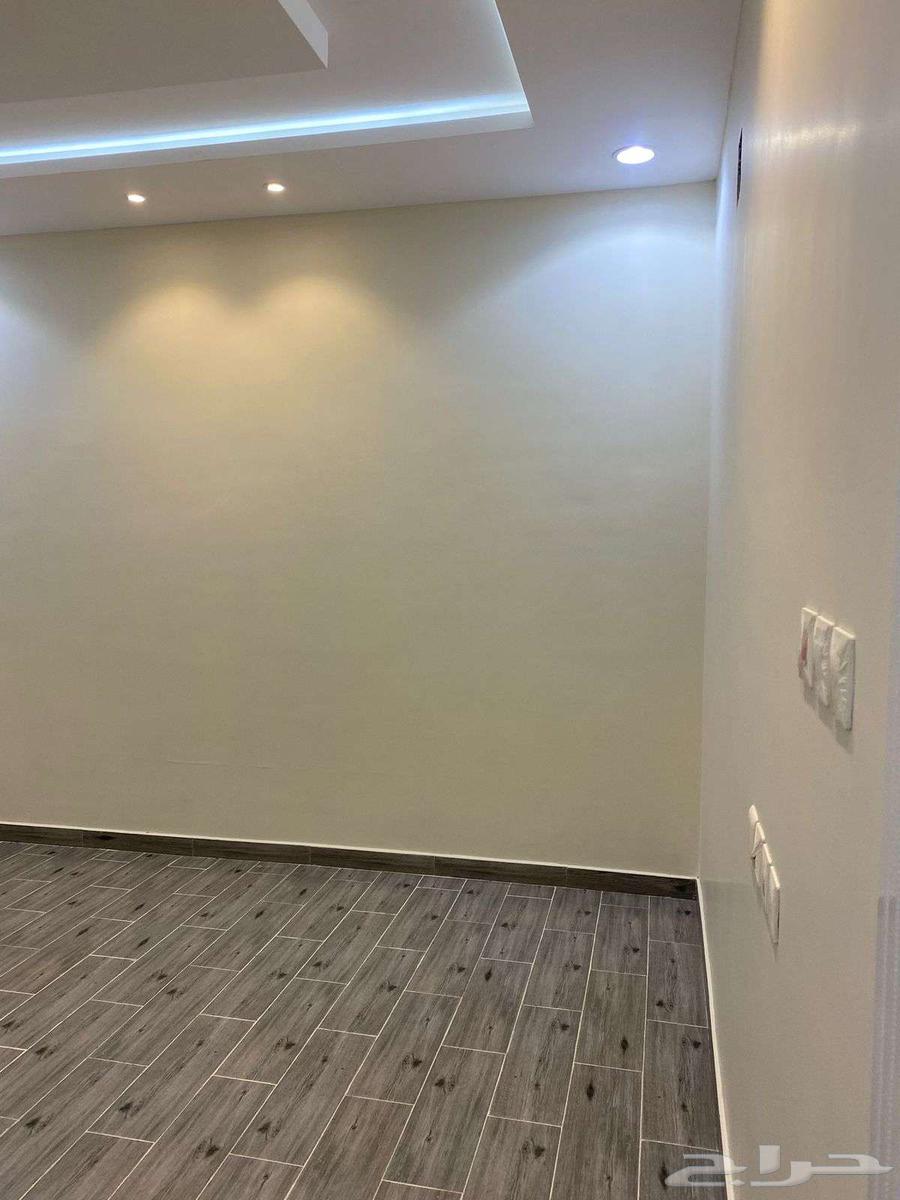 فيلا 8 غرف في عكاظ 4