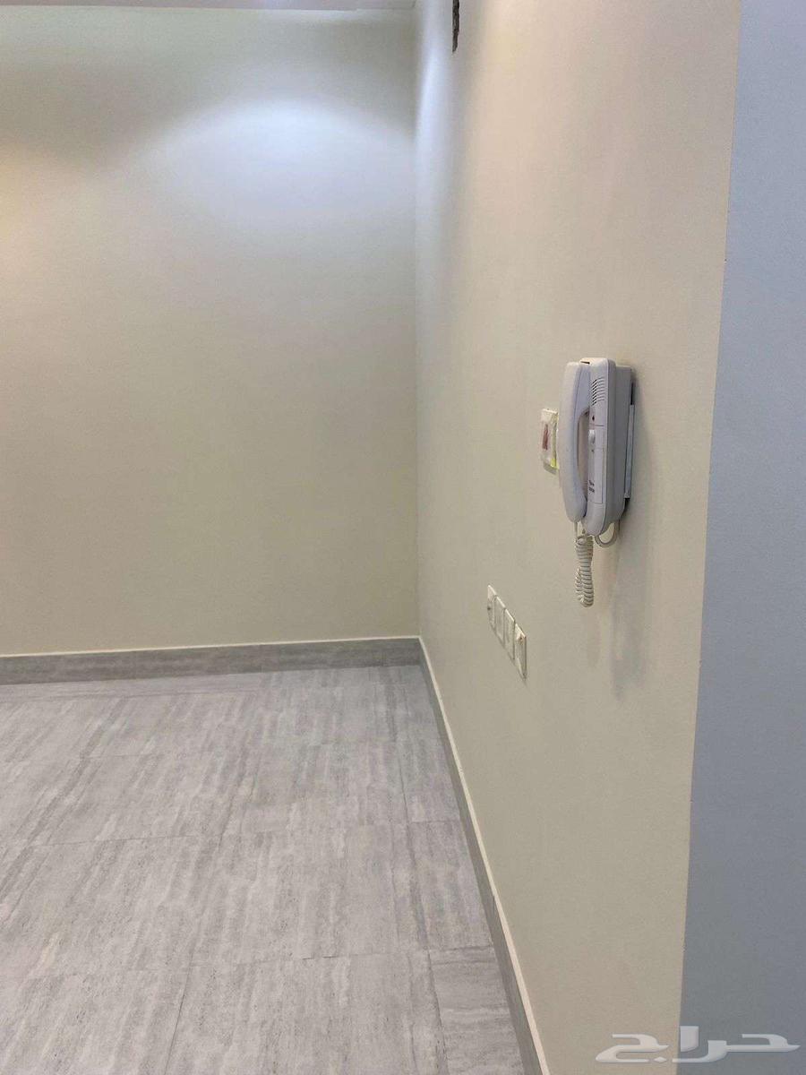 فيلا 8 غرف في عكاظ 6