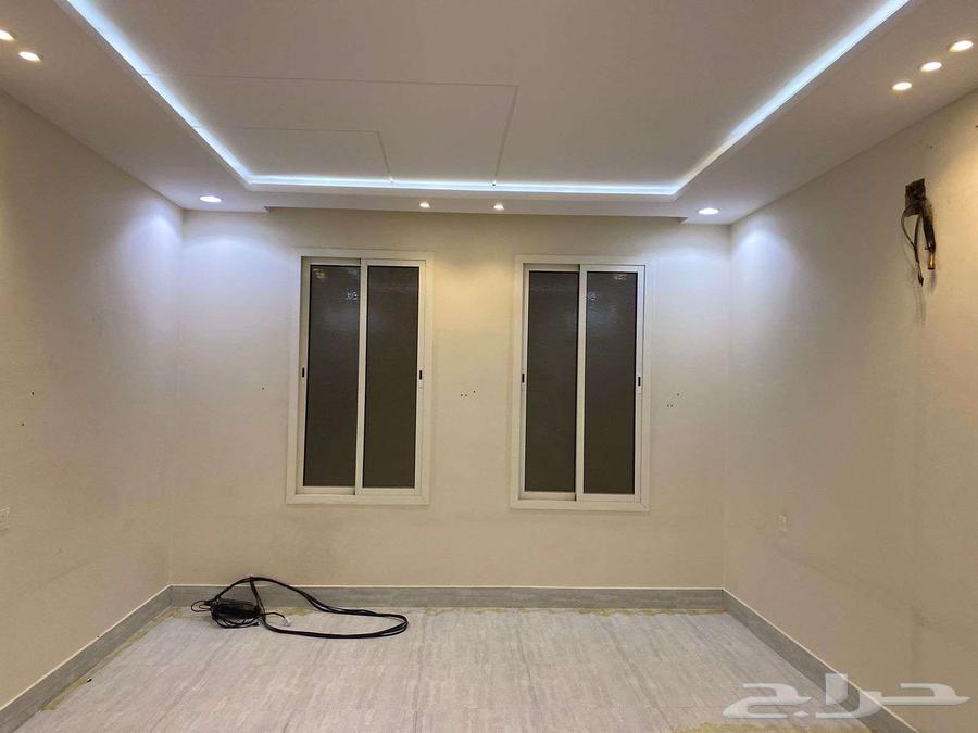 فيلا 8 غرف في عكاظ 7