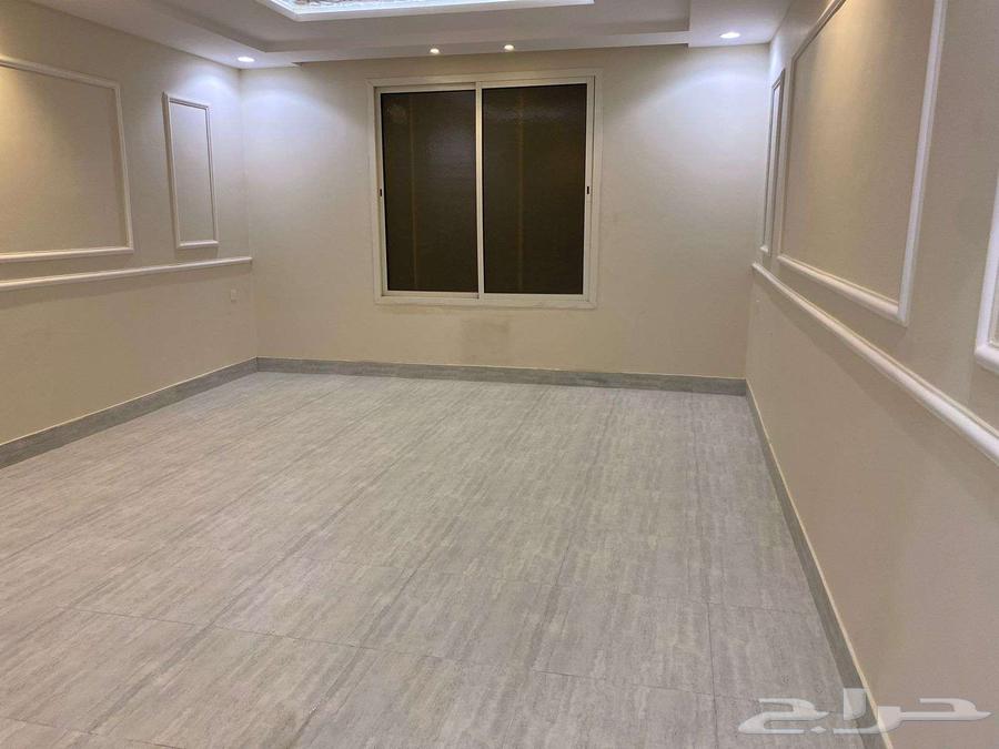 فيلا 8 غرف في عكاظ 8