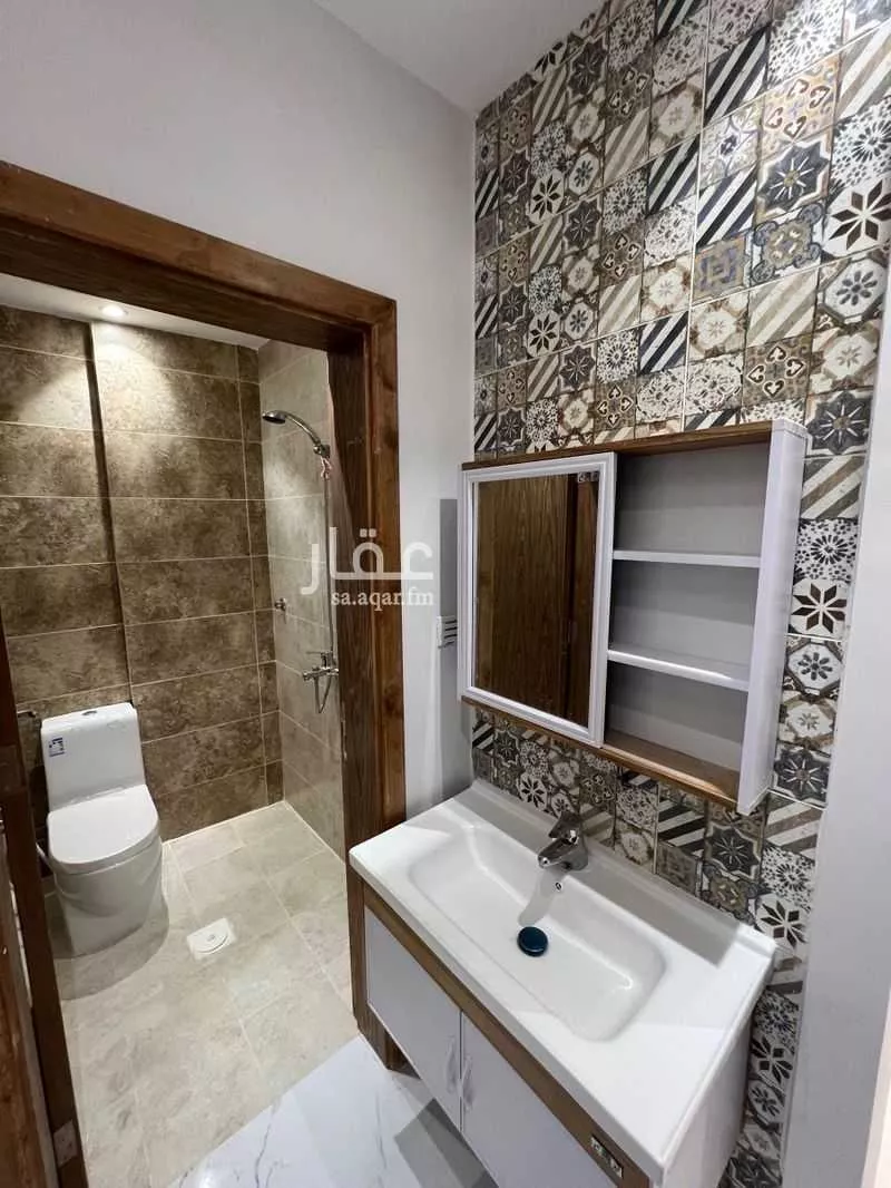 شقة 5 غرف في العزيزية 8