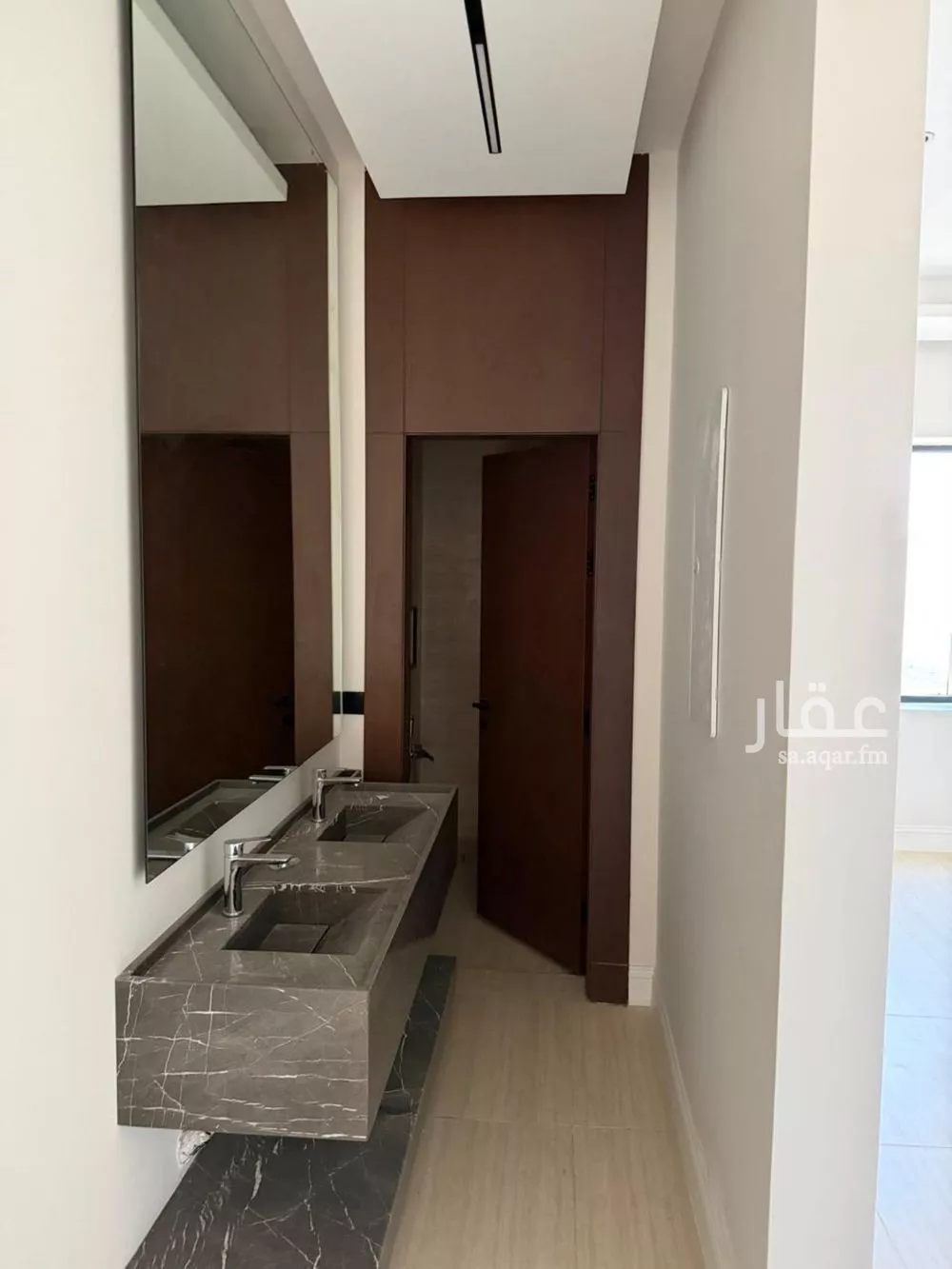 فيلا 4 غرف في العارض 10