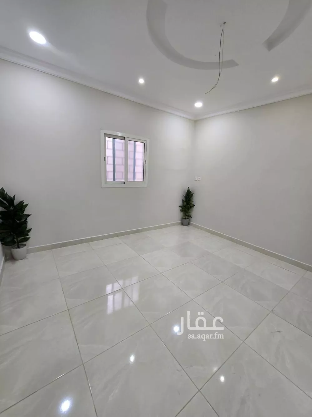 شقة 5 غرف في ضاحية الملك فهد 12