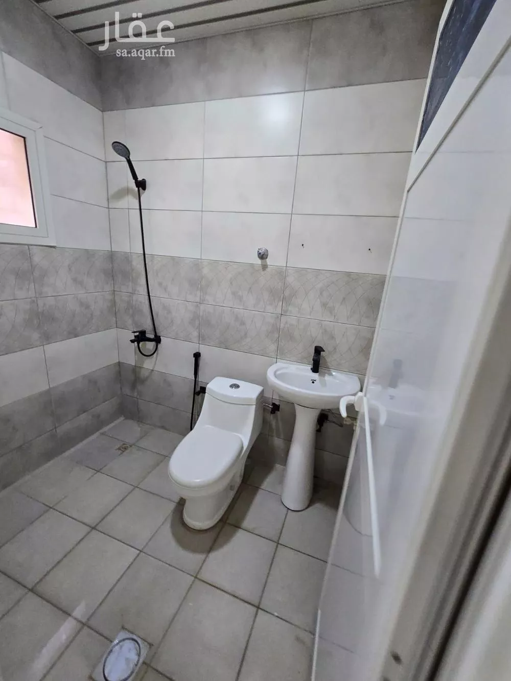 شقة 5 غرف في ضاحية الملك فهد 15