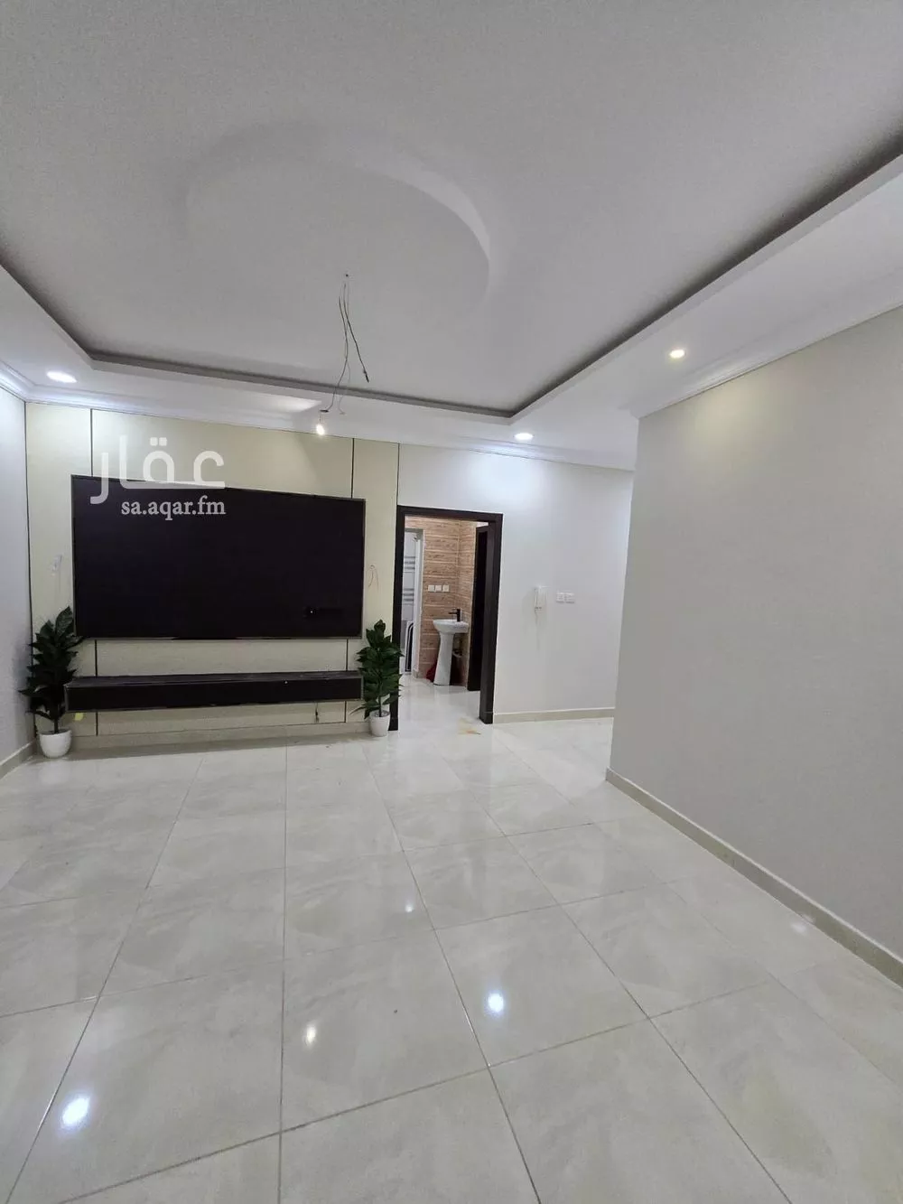 شقة 5 غرف في ضاحية الملك فهد 6