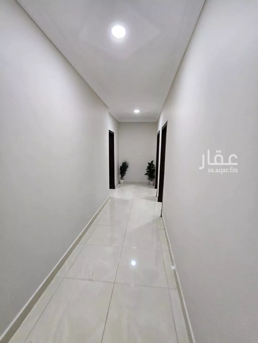 شقة 5 غرف في ضاحية الملك فهد 8