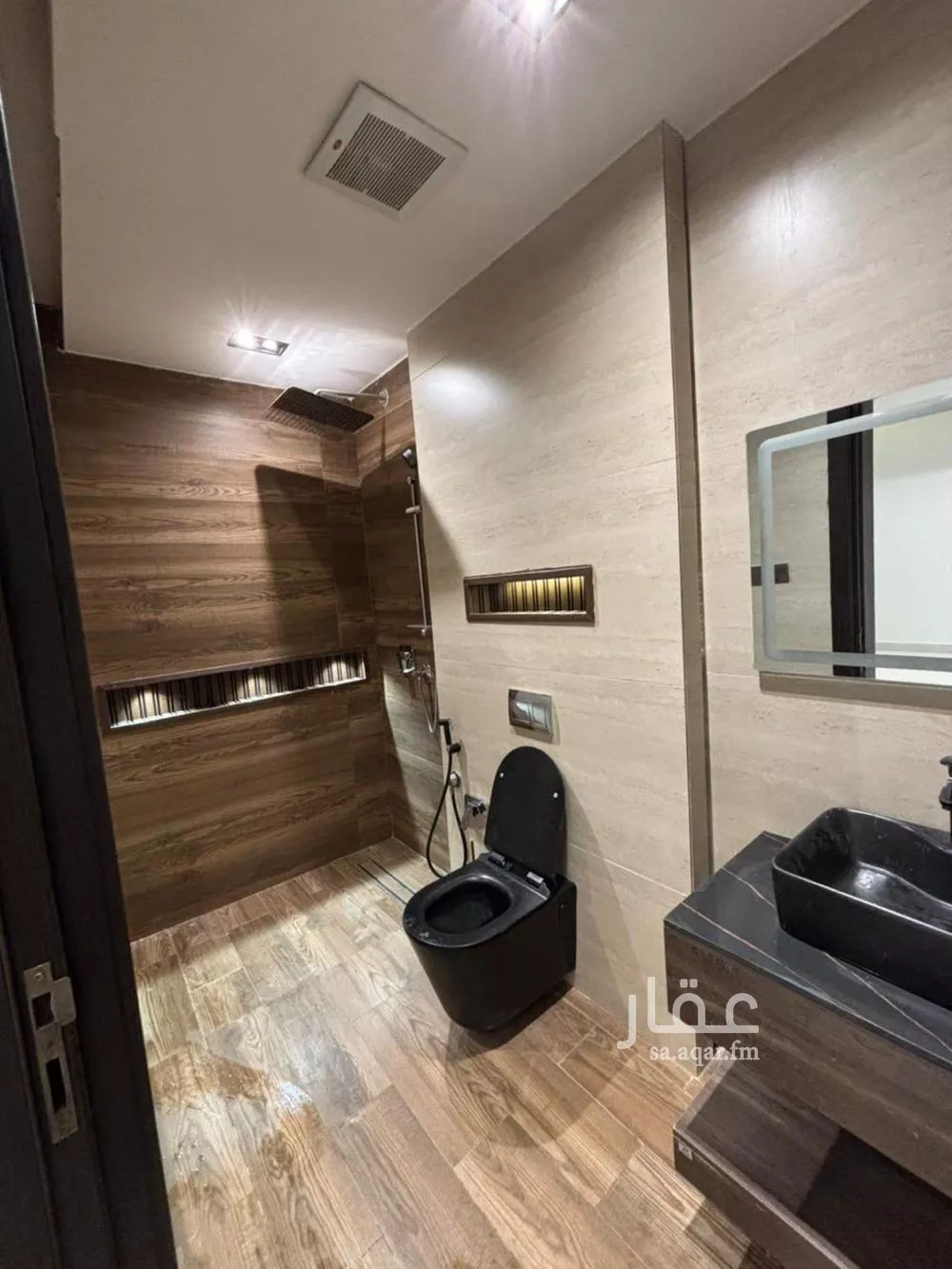 شقة 5 غرف في العارض 10