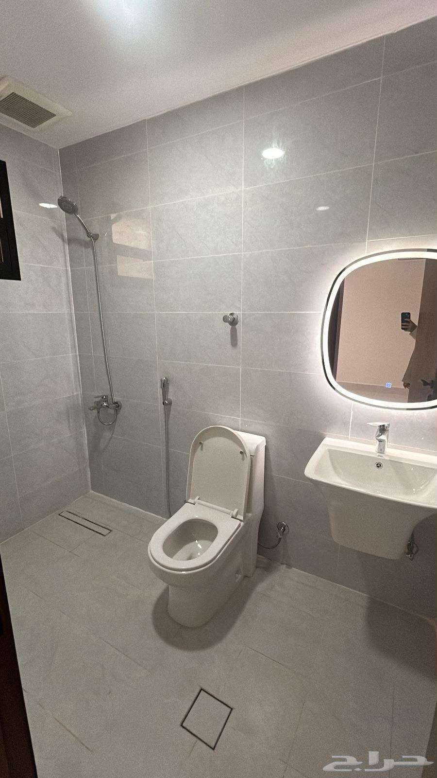 شقة 3 غرف في الحمرا 4