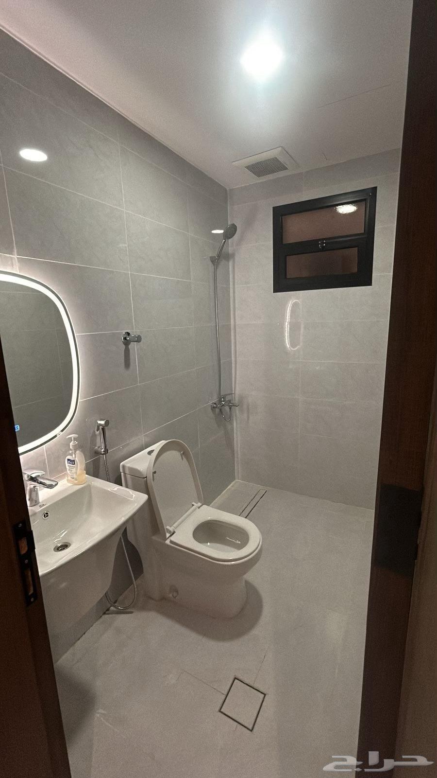 شقة 3 غرف في الحمرا 5