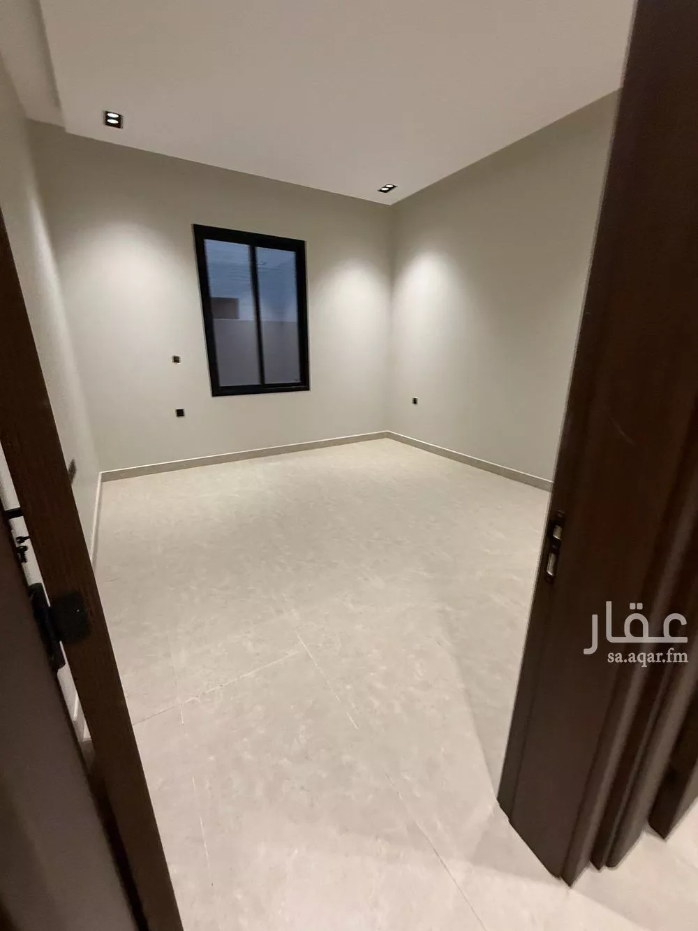 فيلا 5 غرف في الرمال 10