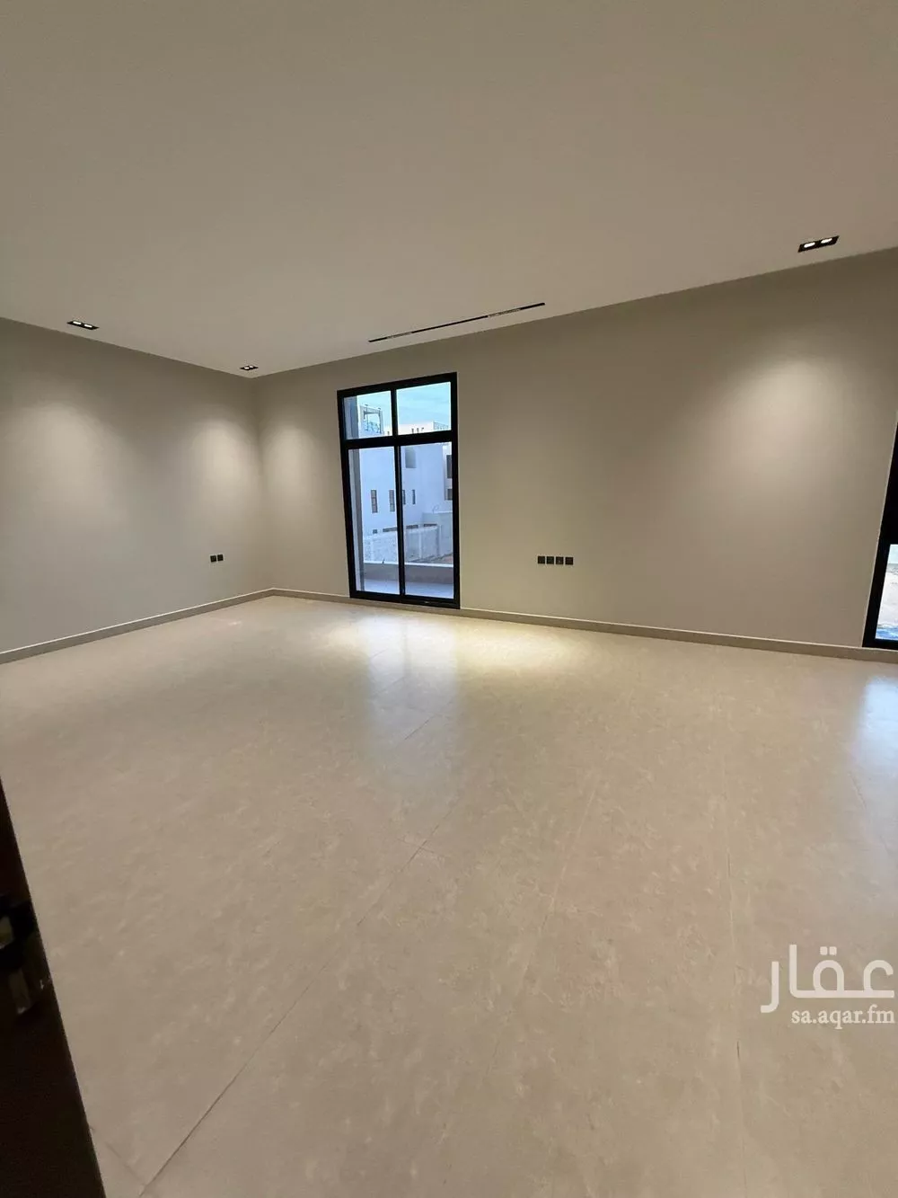 فيلا 5 غرف في الرمال 10