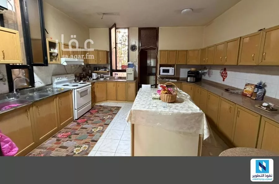 فيلا 14 غرف في الملك فهد 9