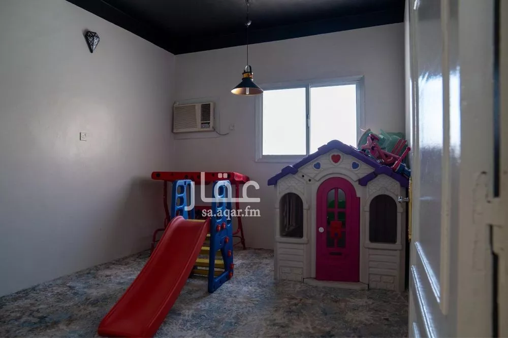 فيلا 13 غرف في العريجاء الغربية 6