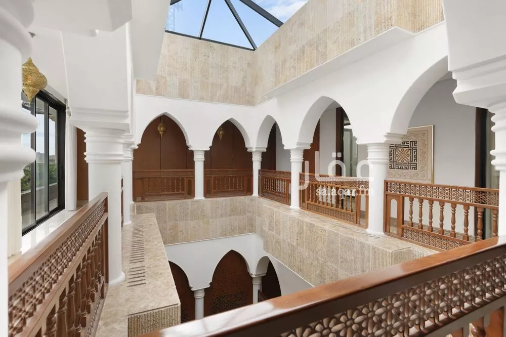 فيلا 7 غرف في العقيق 8