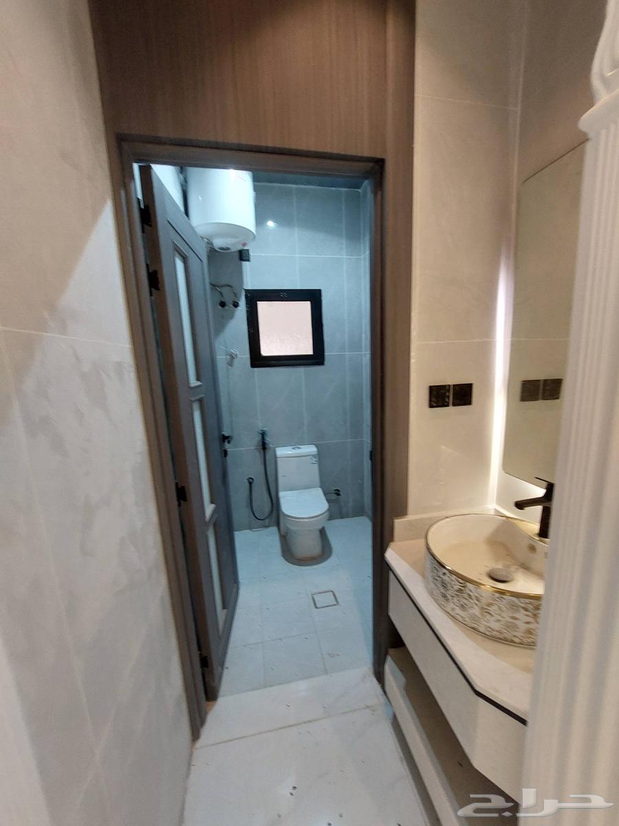 شقة 5 غرف في احد 8