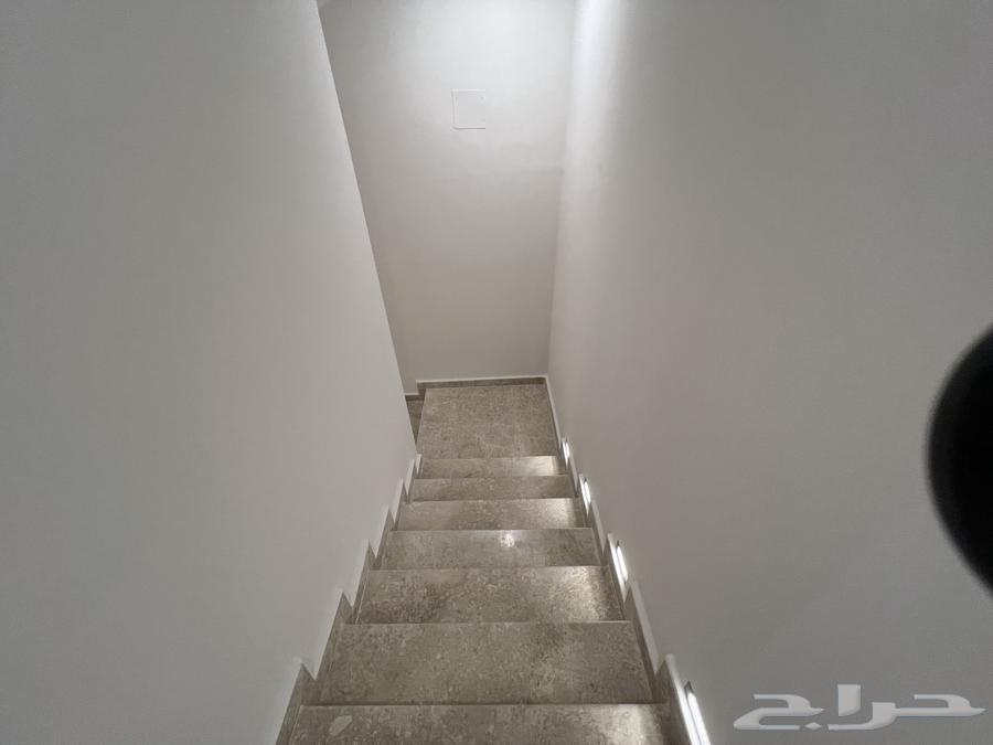 فيلا 6 غرف في الشعلة 9