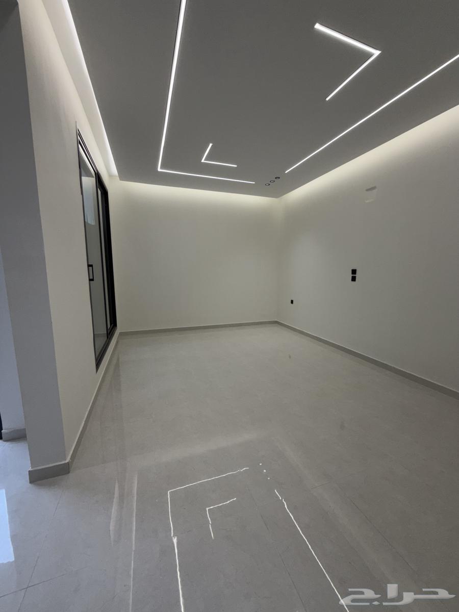 فيلا 9 غرف في احد 12