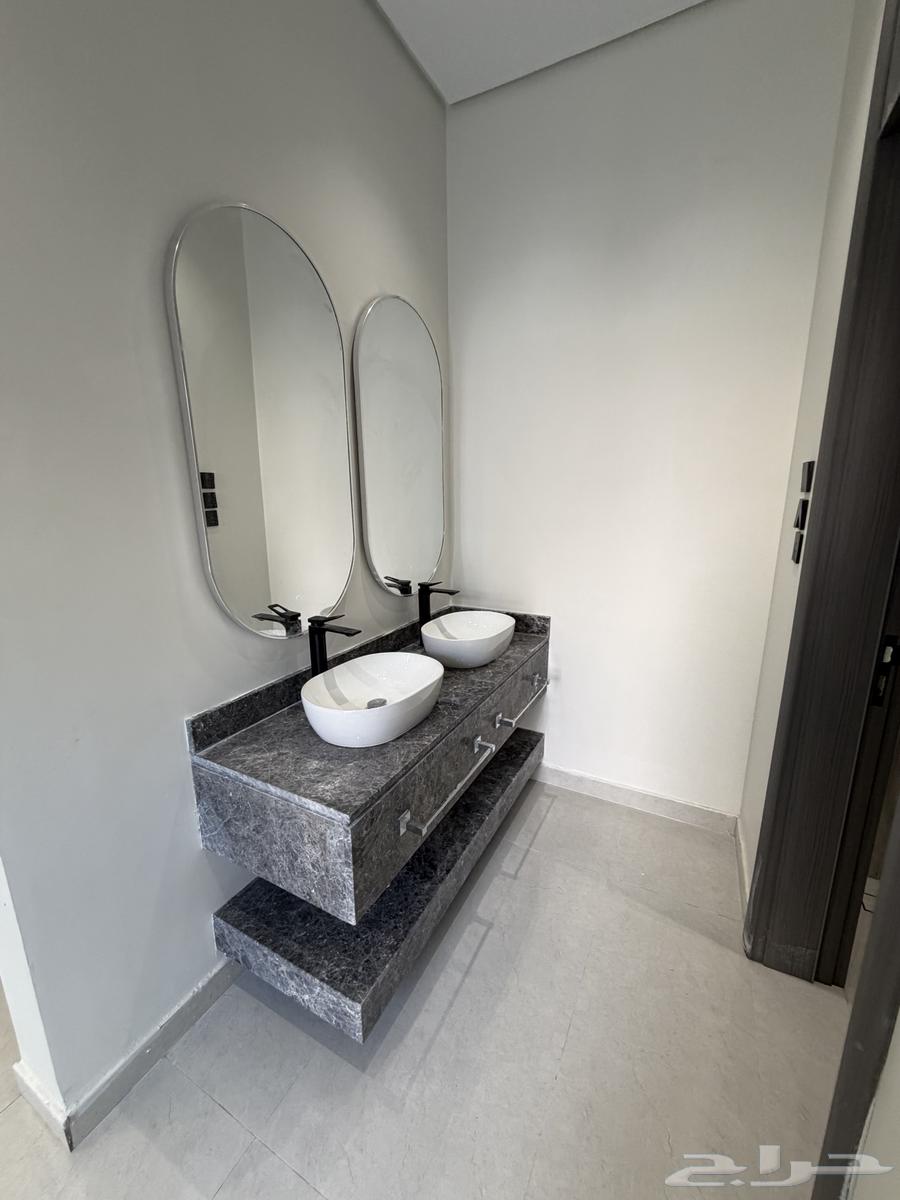 فيلا 9 غرف في احد 14