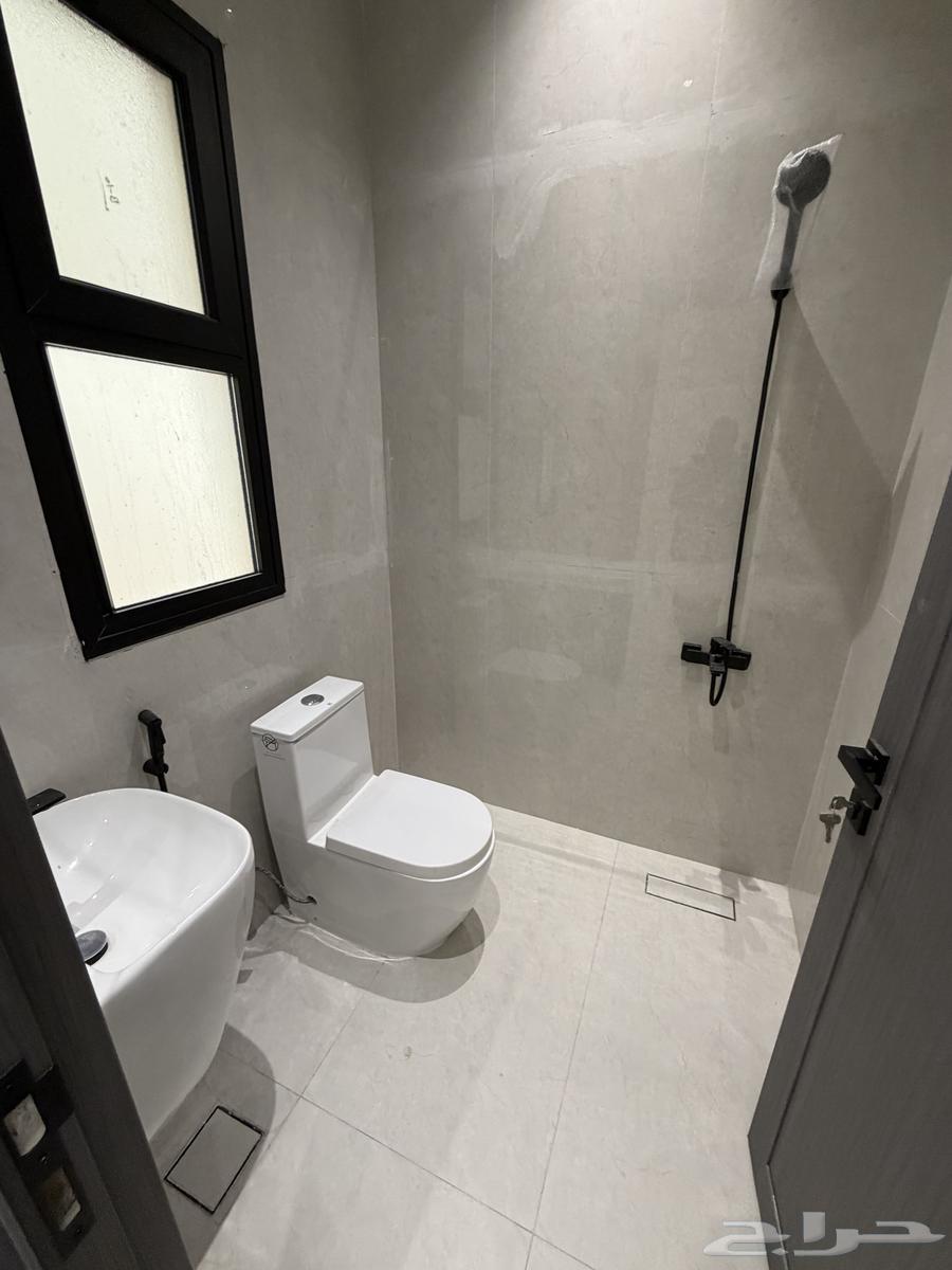 فيلا 9 غرف في احد 17