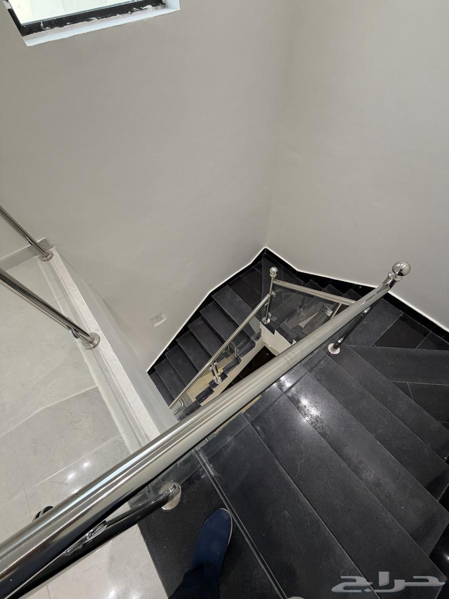 فيلا 9 غرف في احد 18