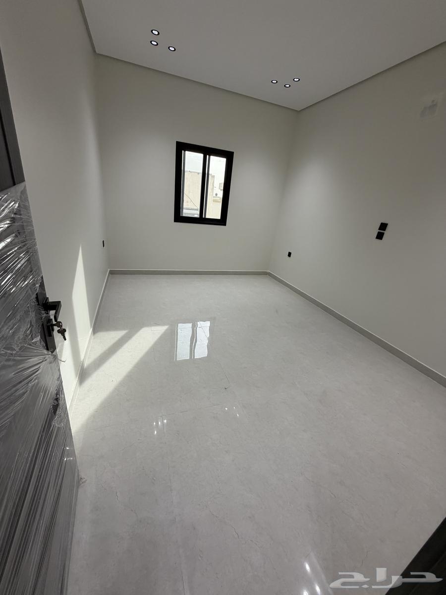 فيلا 9 غرف في احد 21