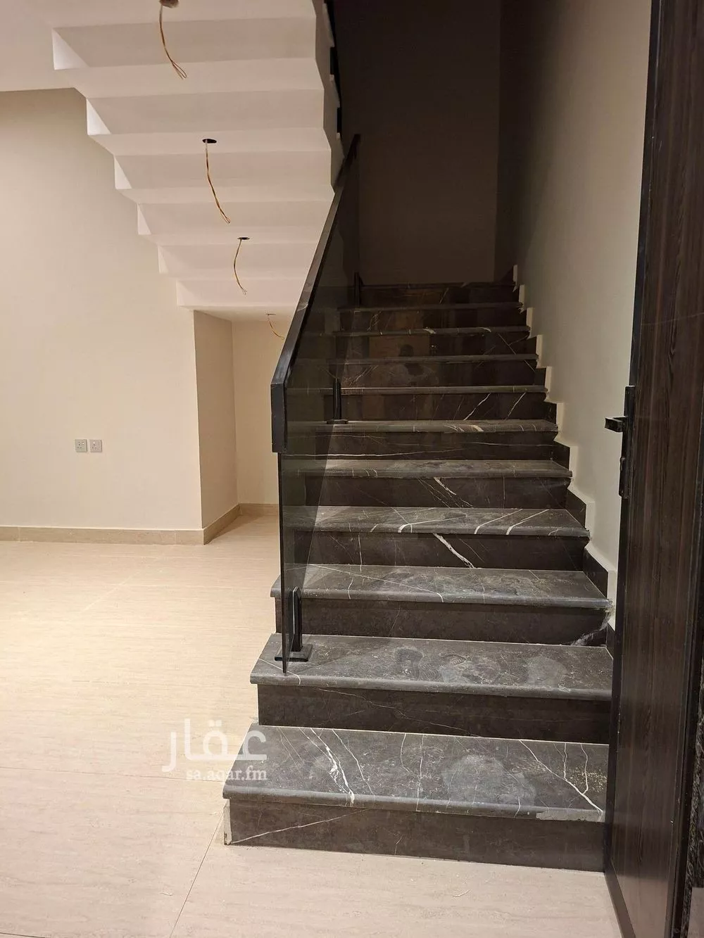 شقة 7 غرف في النظيم 4