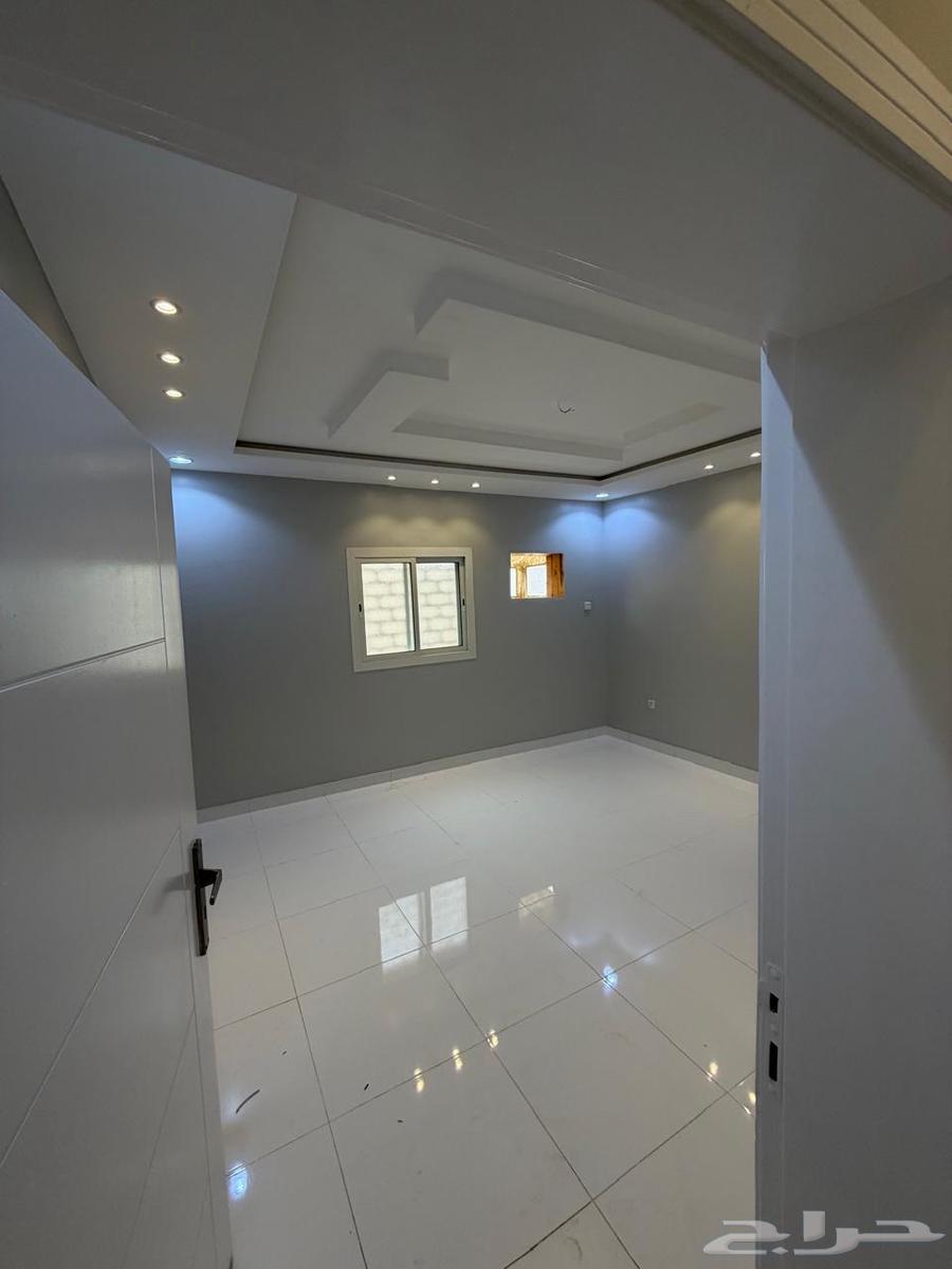 شقة 5 غرف في ولي العهد 3