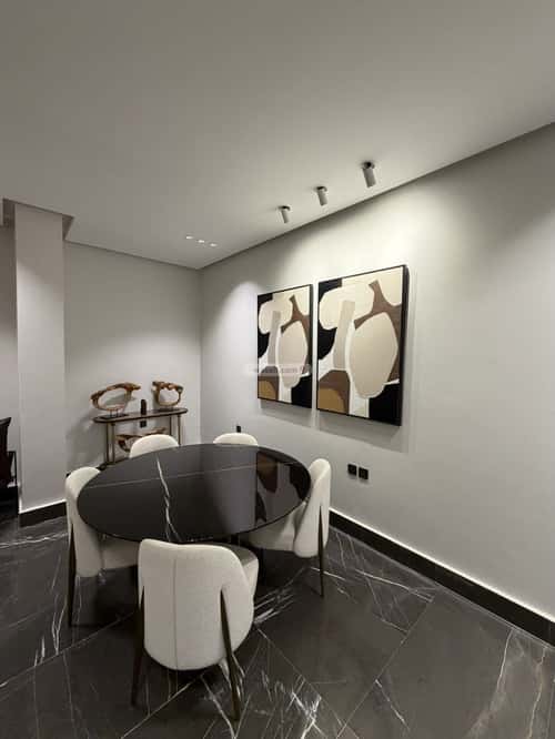 شقة 4 غرف في الروضة 17