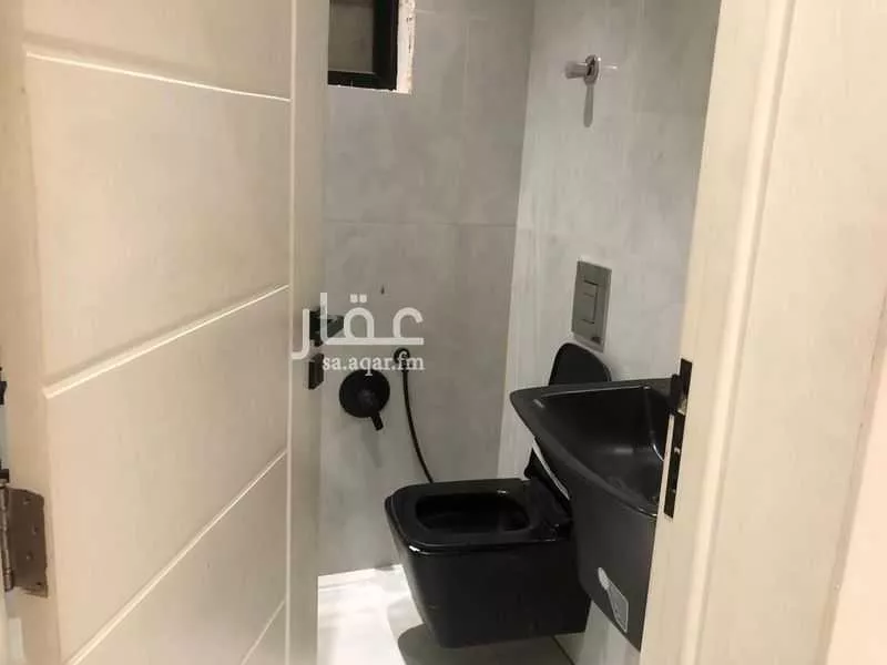 3 bedroom floor in Al Janadriyah 5
