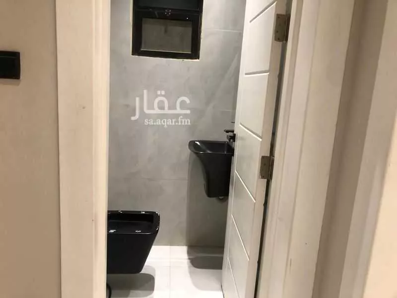 3 bedroom floor in Al Janadriyah 6