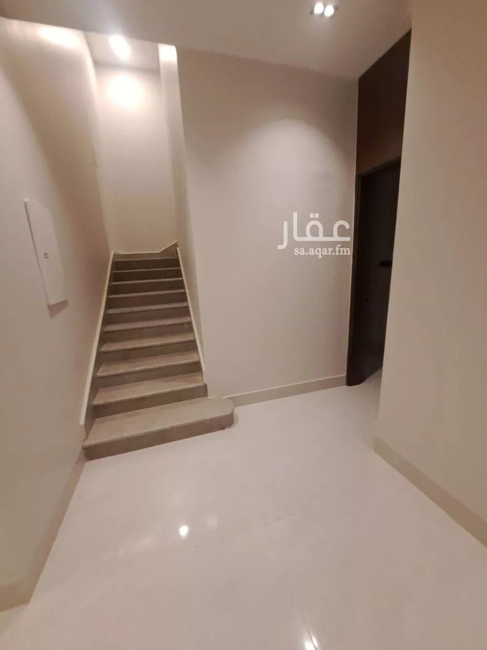 فيلا 11 غرف في العارض 2