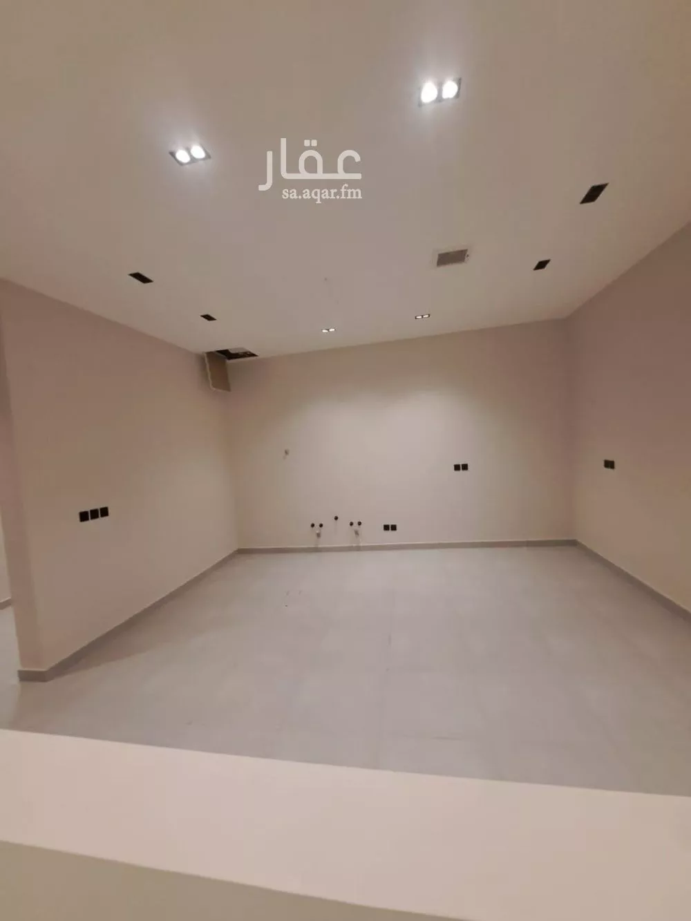فيلا 11 غرف في العارض 8