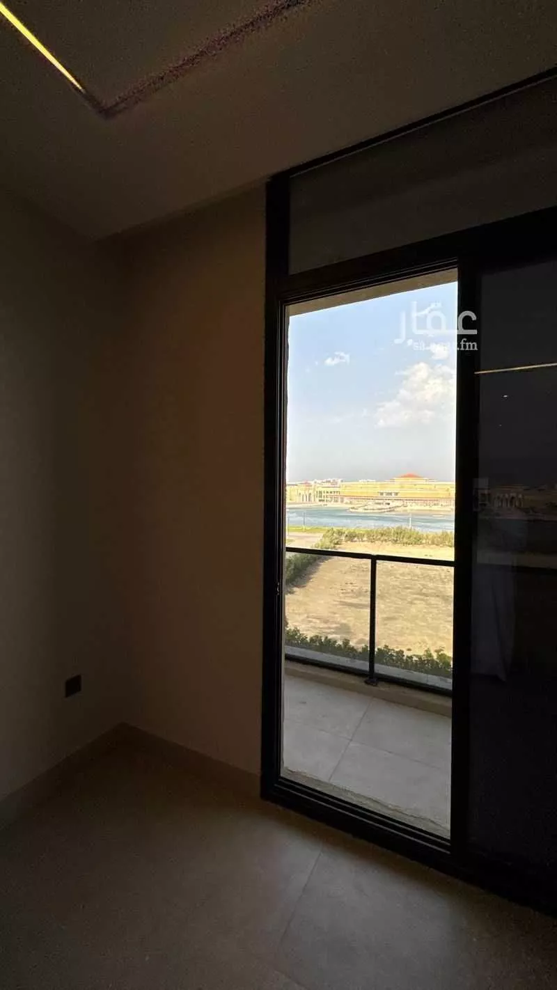 شقة 5 غرف في الحمرا 13