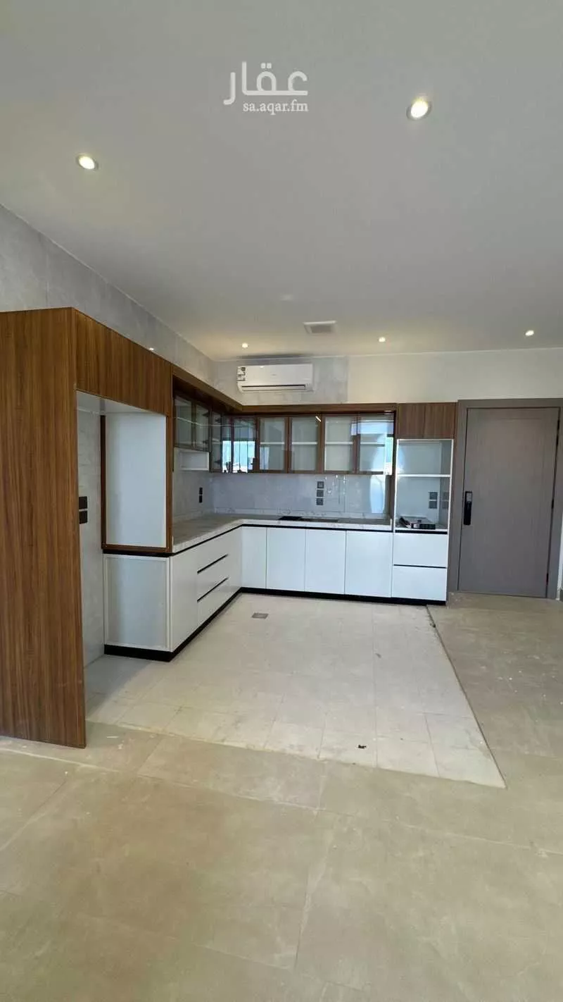 شقة 5 غرف في الحمرا 9