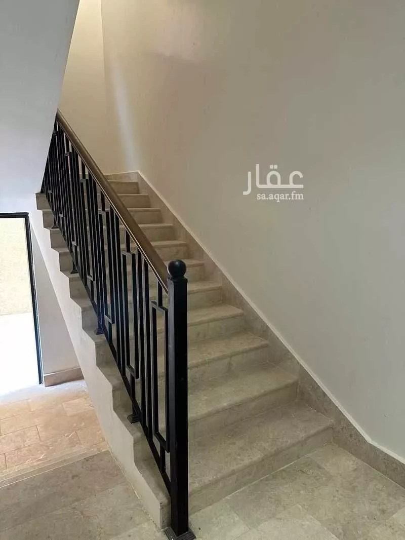 دور 4 غرف في عرقة 4