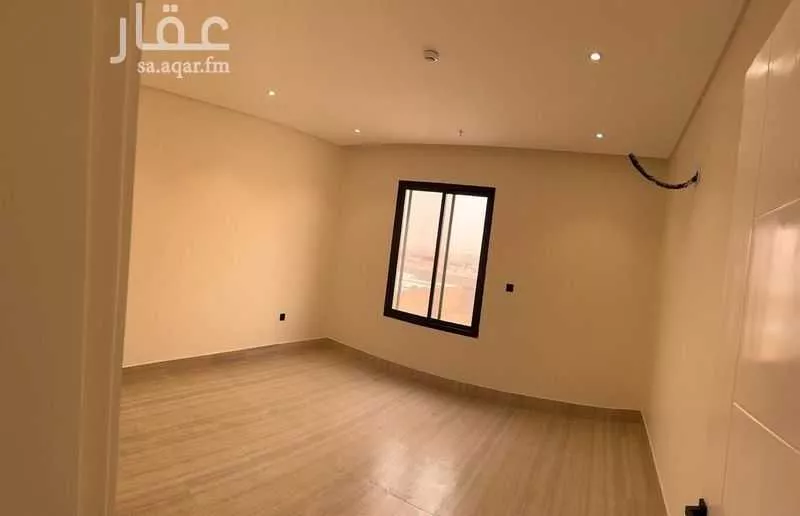 شقة 4 غرف في الرمال 10