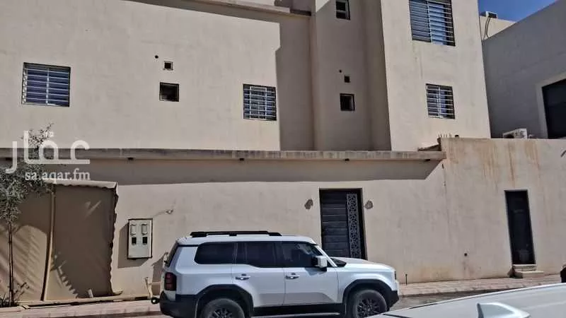 عمارة 393 م² في القادسية 2