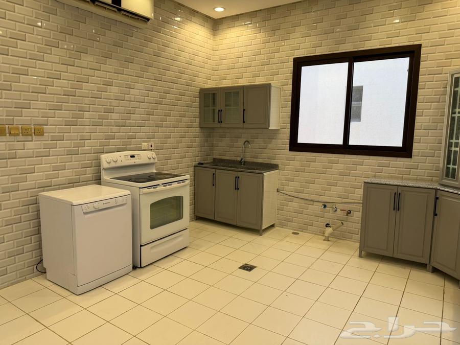 شقة 3 غرف في العارض 8