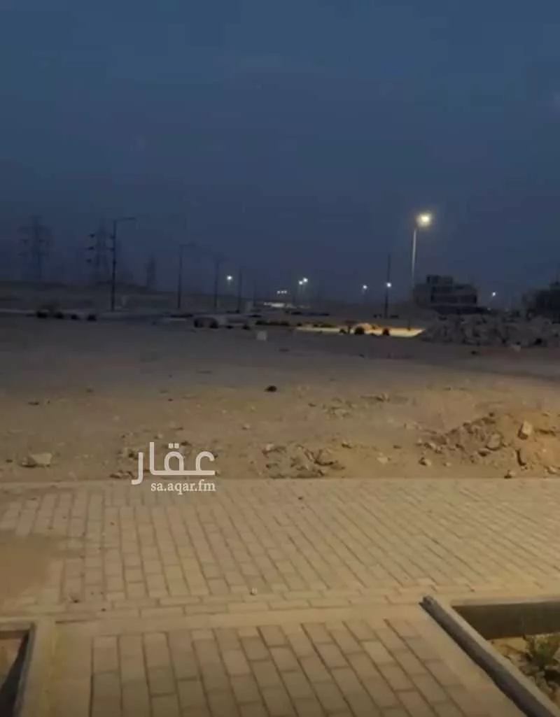 أرض 300 م² في الشرق 3