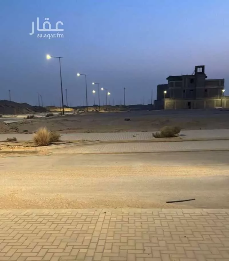 أرض 300 م² في الشرق 5