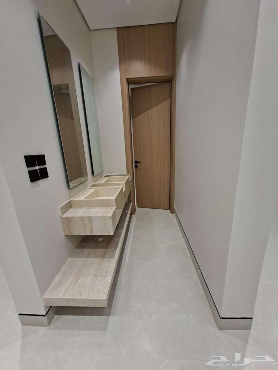 فيلا 7 غرف في الرمال 9