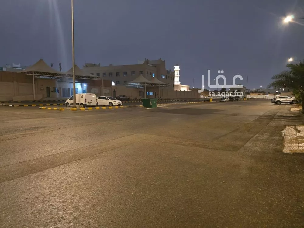 فيلا 5 غرف في الملك عبدالله 2