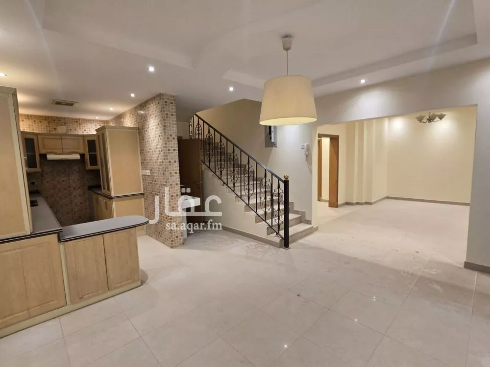 فيلا 5 غرف في الملك عبدالله 4